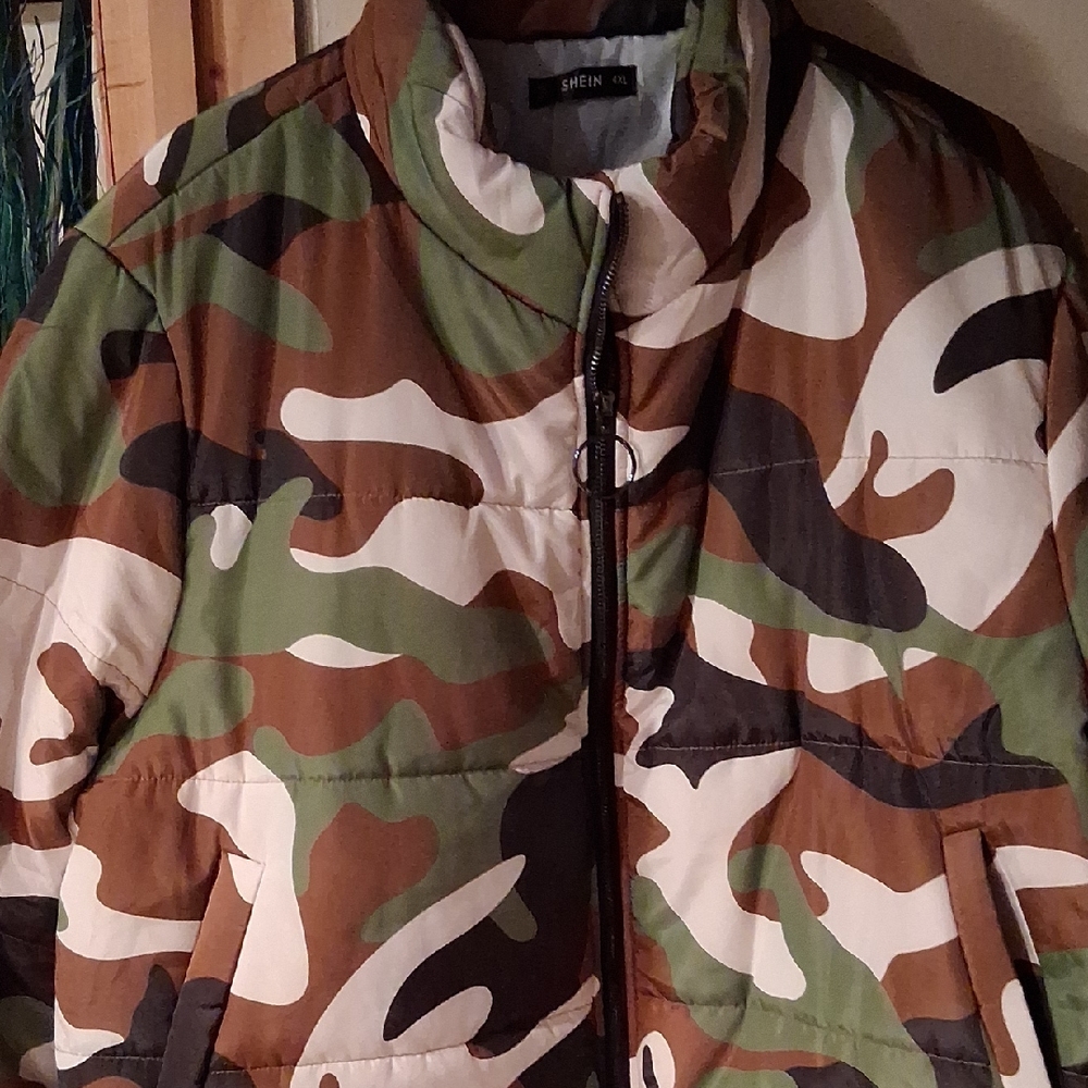 SHEIN Multicolor Camouflage Puffer Jacket